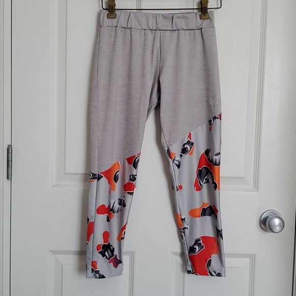 Puma leggings( grey with Hawaiian floral), medium - Picture 3 of 4
